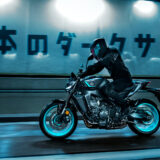 夜のバイクは、ちょっとだけ特別な時間。