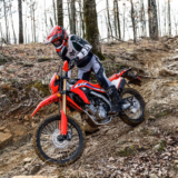 CRF250Lに最強ライバル現る!? スズキ「DR-Z4S」と徹底比較してみた！