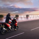 雨の日でも怖くない！ホンダADV160が「通勤最強バイク」な理由