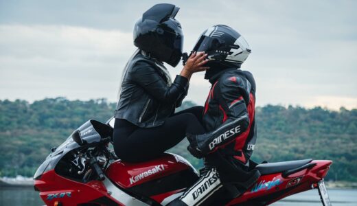 【2025年最新】バイク乗りに人気の革ジャンTOP5と失敗しない選び方