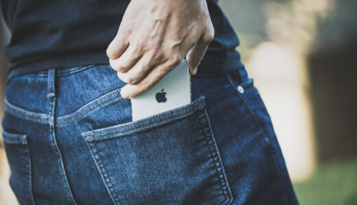 【冬のバイク】ジーンズで乗るのは自殺行為！？最強「オーバーパンツ」比較＆脱ぎ履き10秒で終わるシューズの黄金セット